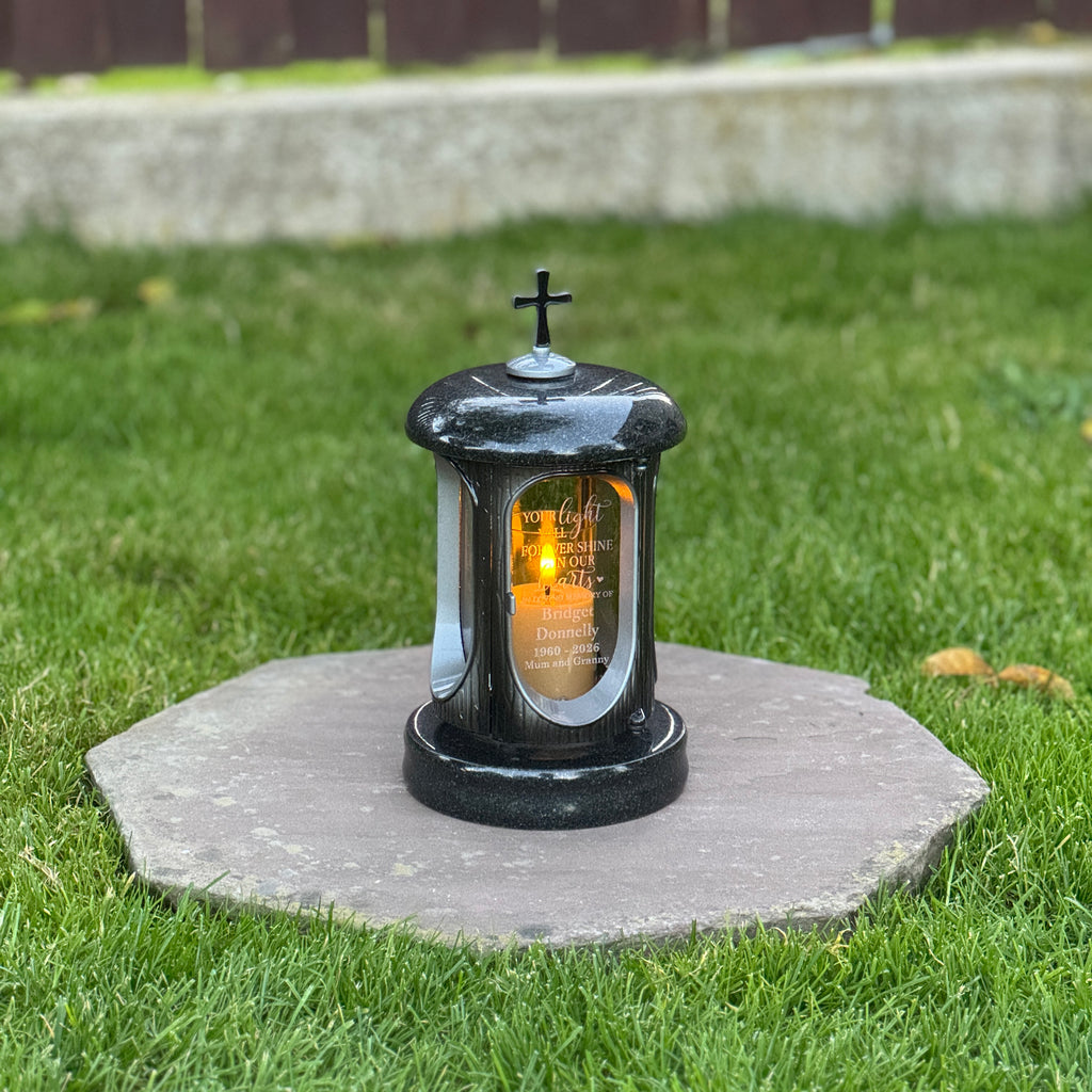 Spersonalizowany granitowy lampion pamiątkowy na grób