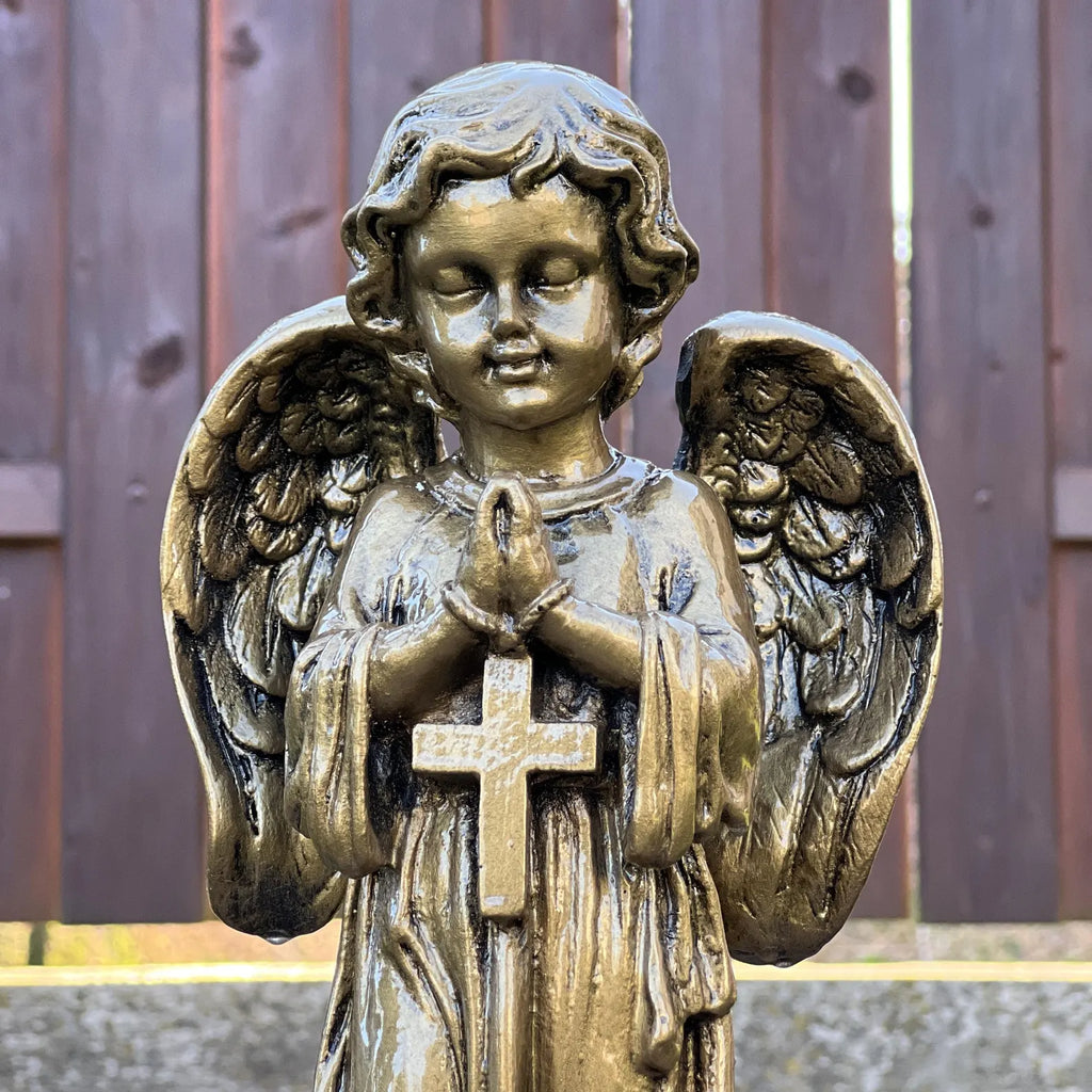 Polystone’owa figura anioła z krzyżem